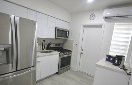 Flagami Apartment | 251 Airport Top House Apartments