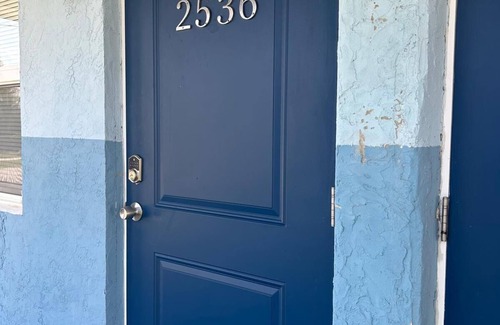 Tropic Apartment | 2536 Modern Studio in Historic Area