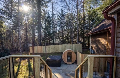 Fletcher Cabin | 25m To Biltmore Estate, Sauna & Stunning Views