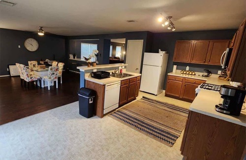 Southeast Houston House | 2643 Old Cozy 4BR Home Brand New Community near NRG