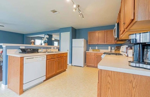 Southeast Houston House | 2643 Old Cozy 4BR Home Brand New Community near NRG