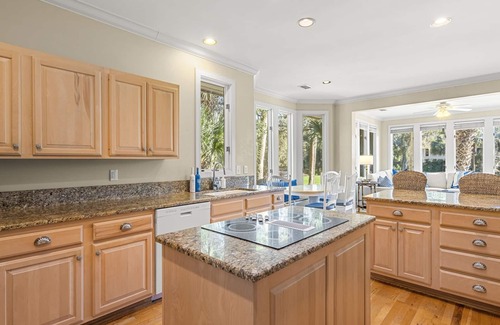Vanderhorst Plantation House | 268 Governors: 4BR Home, Golf Views, Bike to Beach, Credit for Bikes/Gear