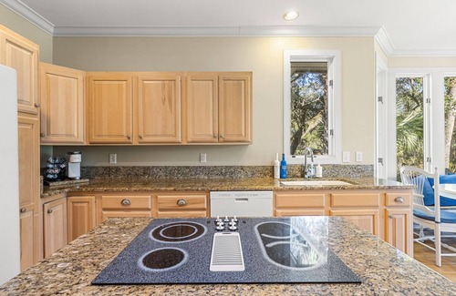 Vanderhorst Plantation House | 268 Governors: 4BR Home, Golf Views, Bike to Beach, Credit for Bikes/Gear