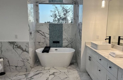 Riverbend Country Club House | 269) Modern Luxury - POOL & 6 beds!