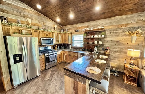 Mountain View Cabin | 269 River Valley Rd., Cabin on the White River that sleeps 8 with great views.