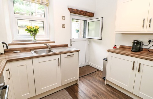 Appleby-in-Westmorland Cottage | 27 BONGATE, pet friendly, with open fire in Appleby-In-Westmorland