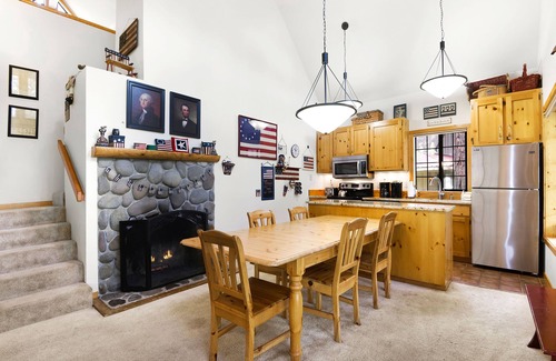 Sunriver House | 27 Circle Four Cabin - AC & 8 SHARC Passes!