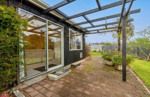 Te Anau House | 27 on Henry - Te Anau Holiday Home