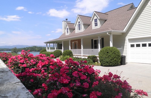 Hiawassee House | 270 Degree Lakefront View In The Blue Ridge Mountains