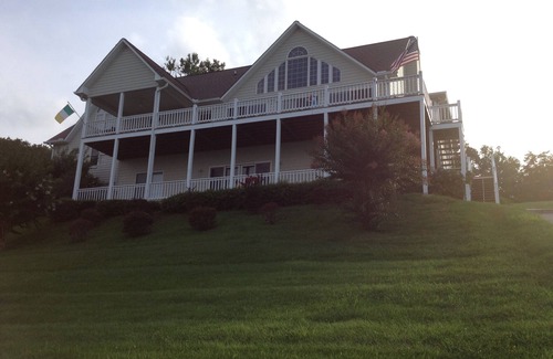Hiawassee House | 270 Degree Lakefront View In The Blue Ridge Mountains