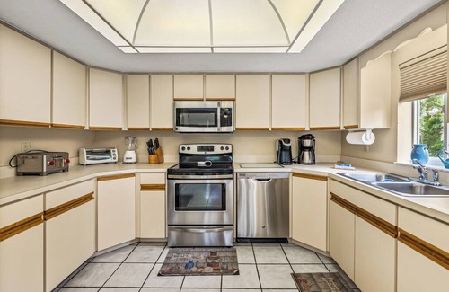 Boca Grande House | 2740 Shore Ln - 1 block to the peach - Pet Friendly! Large Home