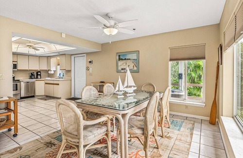 Boca Grande House | 2740 Shore Ln - 1 block to the peach - Pet Friendly! Large Home