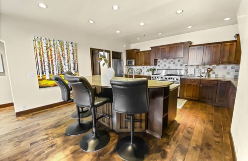 Park Meadows House | 2744 The Cove! Modern Luxury w/Elevator, Hot Tub, Pool, AC, Shuttle to Slopes!