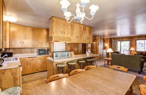 North Wawona Cabin | (27A) Pine Crest at The Redwoods In Yosemite