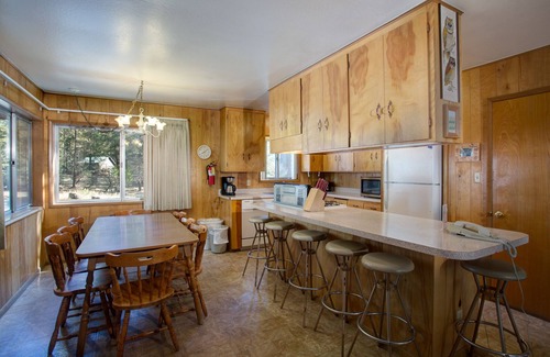 North Wawona Cabin | (27A) Pine Crest at The Redwoods In Yosemite