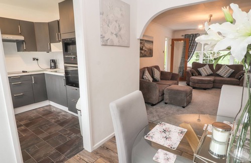 Rhos on Sea Cottage | 28 ALWEN DRIVE, pet friendly, with a garden in Rhos-On-Sea