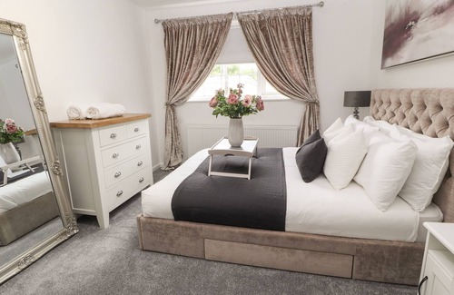 Rhos on Sea Cottage | 28 ALWEN DRIVE, pet friendly, with a garden in Rhos-On-Sea