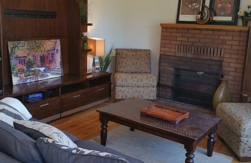 Klamath Falls House | 28+Day Stay⭐Smarthouse HDTV | 2 Kings + Queen | BBQ Firepit Patio Set | Keuri