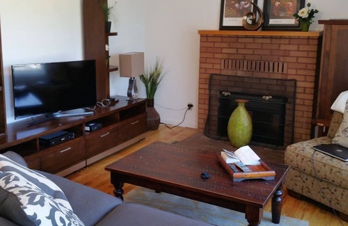 Klamath Falls House | 28+Day Stay⭐Smarthouse HDTV | 2 Kings + Queen | BBQ Firepit Patio Set | Keuri