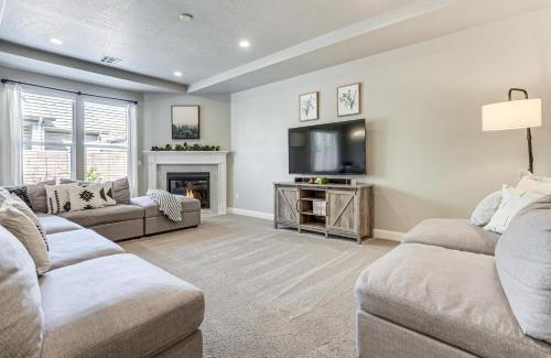 Sienna Hills House | 28 Mi to Zion Natl Park Modern Washington Home