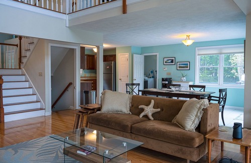 Waquoit Village House | 28 Parsons- New Listing! 5-Bedroom home in charming East Falmouth, pet-friendly!