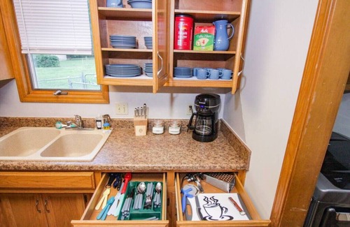 Springfield House | 2805 N Summit Ave · Relax at the Summit - 3bd, 2b