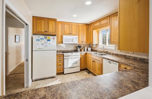 Carolina Dunes House | 2816 - Tranquil Sound 4-bed 4.5-bath soundfront home in Duck, NC, private pool, hot tub, game room