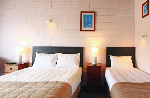 Oamaru Hotel | 289 Midway Motel