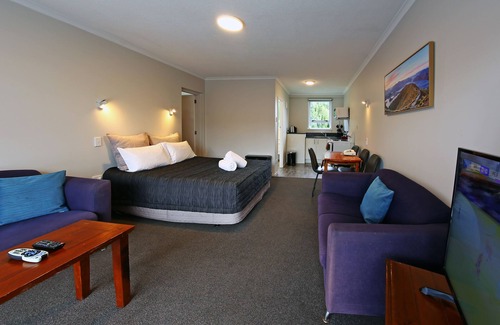 Oamaru Hotel | 289 Midway Motel