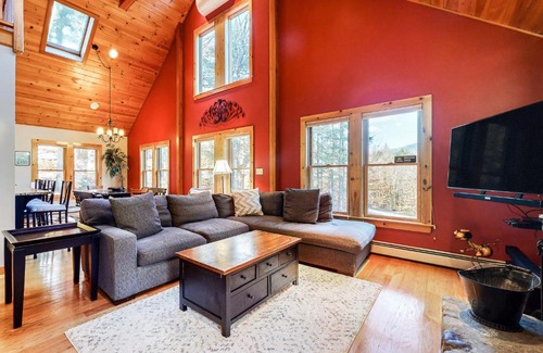 Bartlett House | 29 Falcon Loop
