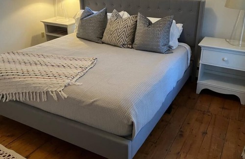 Williamstown Apartment | 292 Cole - 2 bed Apartment ☀️