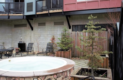 Kellogg Condo | 292 Deluxe Studio Ski Hill View