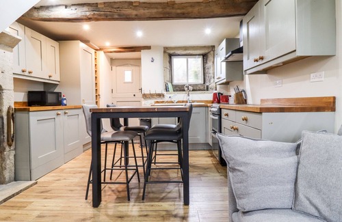 Wadsworth Cottage | 2A CHISERLEY STILE, with hot tub in Hebden Bridge
