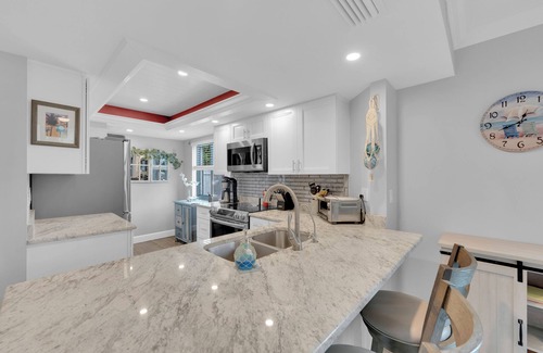 South Island Condo | 2B/2B Fairview Isles 121 Condo, Walk to Beach, Heated Pool!
