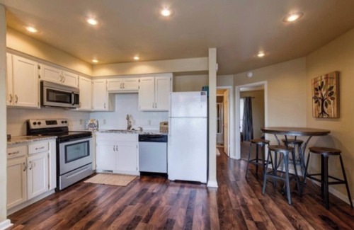Mid America Condo | 2B/2B Lake View Condo