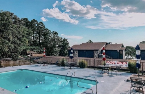 Mid America Condo | 2B/2B Lake View Condo