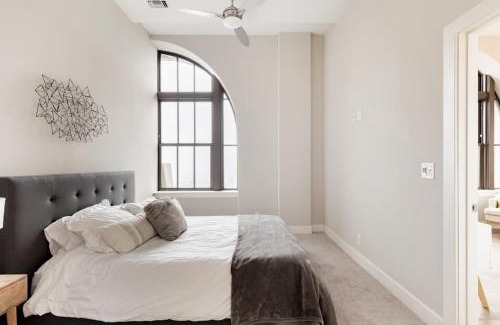 Downtown Baltimore Apartment | 2B 2BA Luxury Downtown Suite Rooftop Deck & Gym
