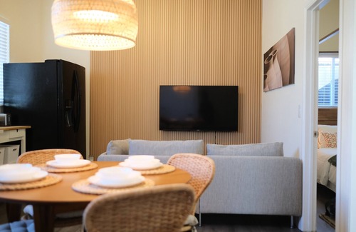 East Los Angeles House | 2B1B/CityCentral/Downtown/Parks/Play/Security gate
