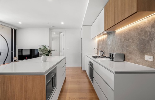 Melbourne Central Business District Apartment | 2B2B Next to Flagstaff Gardens with free parking!