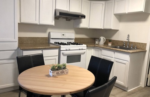Arcadia House | 2b2ba Cottage with courtyard in Arcadia, 30mins to DTLA(AC,laundry and parking)