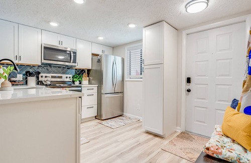 Montgomery Condo | 2bd/2ba Condo * Pool * Renovated * Dogs Welcome * Condo in Savannah*30+ day stay