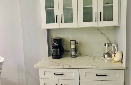 Vanderbilt Beach Condo | 2bd 2bth Vanderbilt Beach 4 min to Beach-14 day rentals starting April 1- Dec 30