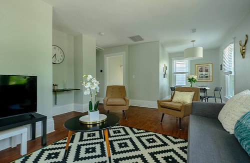 Detroit Apartment | 2bd Apt in West Village - Eat, Drink, Be Merry!