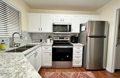 Tucson Condo | 2bd Condo in Gated Community with Heated Pools & Gym