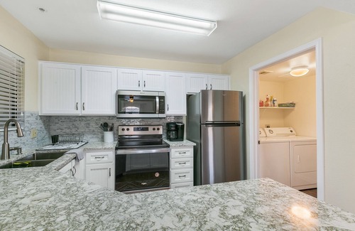 Tucson Condo | 2bd Condo in Gated Community with Heated Pools & Gym