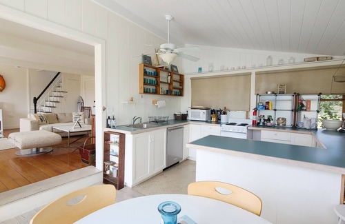 Wellfleet House | 2BD Cottage-A/C, Enclosed Outdoor Shower, Walk to Mayo Beach & Wellfleet Center
