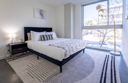 Downtown Apartment | 2BD DTLA Flat: Shared Office, Poolside Bliss, Designated Parking