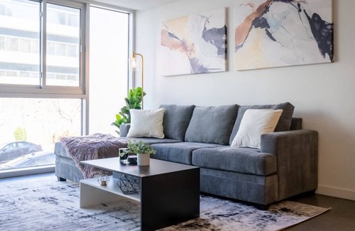 Downtown Apartment | 2BD DTLA Flat: Shared Office, Poolside Bliss, Designated Parking
