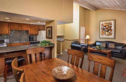 Flagstaff Condo | 2BD/Flagstaff - Full Kitchen, Living Room, W/D and Balcony!