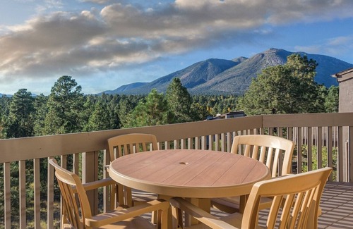 Flagstaff Condo | 2BD/Flagstaff - Full Kitchen, Living Room, W/D and Balcony!